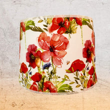 Charger l'image dans la galerie, Abat-jour tambour 25 cms - haut 18. Voile de coton motifs coquelicots.
