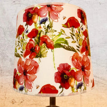 Charger l'image dans la galerie, Abat-jour tambour 25 cms - haut 22. Voile de coton motifs coquelicots.2