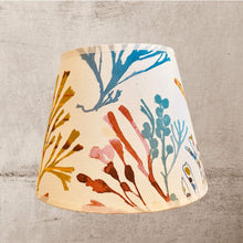 Charger l'image dans la galerie, Abat-jour conique de petite taille. Diamètre 20. Contrecollé. Tissus ambiance marine