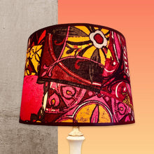 Charger l'image dans la galerie, Abat jour de forme tambour revêtu d'un coton contrecollé. Motifs vitraux prune, rose, vert, écru.