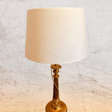 Charger l'image dans la galerie, Abat jour de forme tambour revêtu d'un coton ancien, contrecollé. Avec franges modernes - ou pas.