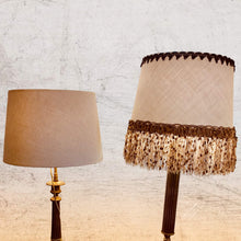 Charger l'image dans la galerie, Abat jour de forme tambour revêtu d'un coton ancien, contrecollé. Avec franges modernes - ou pas.