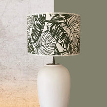 Charger l'image dans la galerie, Abat jour tambour. Coton à motif végétal contrecollé. Tons verts sur fond écru.