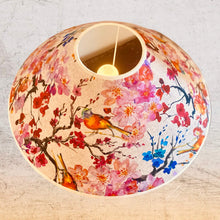 Charger l'image dans la galerie, AJ chapeau chinois, tissu cerisiers en fleurs. Diam 45. dessus.