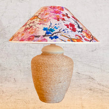 Charger l'image dans la galerie, AJ chapeau chinois de 45 cms. tissu cerisier en fleurs.