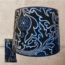Charger l'image dans la galerie, Abat - jour de forme tambour XXL recouvert d'un batik indonésien.