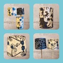 Charger l'image dans la galerie, Abat jour tambour 22 cms. Contrecollé sur un coton à motifs de roses stylisées bleus.