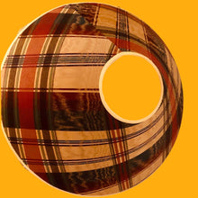 Charger l'image dans la galerie, Abat jour contrecollé en forme de chapeau chinois revêtu jacquard de soie à carreaux, doublé d'un bazin en coton.