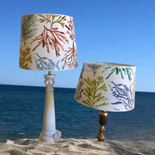 Charger l'image dans la galerie, Abat-jours tambour, tissu coton à motifs de coraux, en trois tailles.