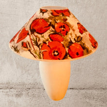 Charger l'image dans la galerie, Chapeau chinois. Tissu Love ficelle de dessus