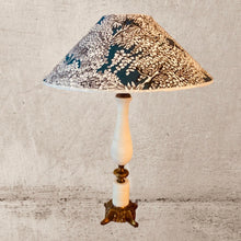 Charger l'image dans la galerie, Chapeau chinois. Tissu arbres sur fond pétrole. Sur pied ancien