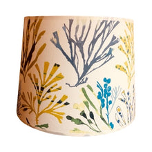 Charger l'image dans la galerie, Abat-jours tambour, tissu coton à motifs de coraux, en trois tailles.