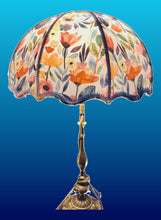 Charger l'image dans la galerie, Pagode fleur cousue main. Tissu de coton à fleurs stylisées, très colorées.