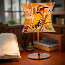 Charger l'image dans la galerie, Abat-jour carré décalé contrecollé sur une percale de coton à motif d'oiseaux stylisés.