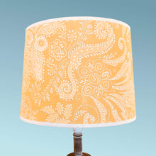 Charger l'image dans la galerie, Abat jour tambour. Voile de coton jaune à motifs baroques.2
