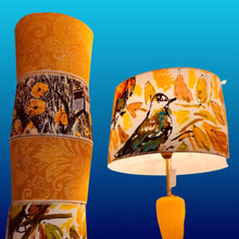 Charger l'image dans la galerie, Abat jour tambour. Voile de coton jaune à motifs baroques. Bouquet