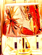 Charger l'image dans la galerie, Abat jour de forme tambour revêtu tissu d'éditeur français à motifs flamboyants.