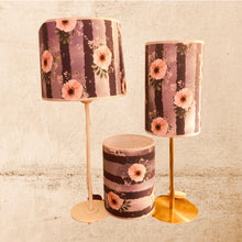 Charger l'image dans la galerie, Les pitchounes. Abat- jour cylindre. Contrecollé. Tissu bleu à fleurs roses ou fond blanc, roses stylisées.