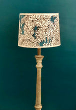 Charger l'image dans la galerie, Abatjour tambour contrecollé. Tissu coton à motifs d'arbres stylisés. Grand pied