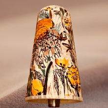 Charger l'image dans la galerie, Abat-jour conique de petite taille. Contrecollé sur des tissus variés.