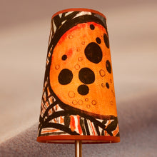 Charger l'image dans la galerie, Abat-jour conique de petite taille. Contrecollé sur des tissus variés.