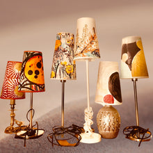 Charger l'image dans la galerie, Abat-jour conique de petite taille. Contrecollé sur des tissus variés.