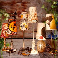 Charger l'image dans la galerie, Abat-jour conique de petite taille. Contrecollé sur des tissus variés.