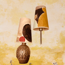 Charger l'image dans la galerie, Abat-jour conique de petite taille. Contrecollé sur des tissus variés.