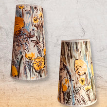 Charger l'image dans la galerie, Abat-jour conique de petite taille. Contrecollé sur des tissus variés.