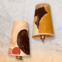 Charger l'image dans la galerie, Abat-jour conique de petite taille. Contrecollé sur des tissus variés.