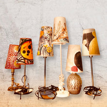 Charger l'image dans la galerie, Abat-jour conique de petite taille. Contrecollé sur des tissus variés.