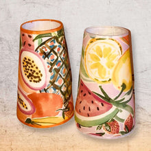 Charger l'image dans la galerie, Abat jours contrecollé sur un coton à motifs de fleurs et fruits tropicaux