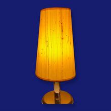 Charger l'image dans la galerie, Abat jours coniques élancés, contrecollés sur soie sauvage jaune. Une paire.