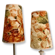 Charger l'image dans la galerie, Abat jours coniques élancés, contrecollés. Motifs floraux.