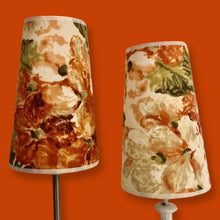 Charger l'image dans la galerie, Abat jours coniques élancés, contrecollés. Motifs floraux.