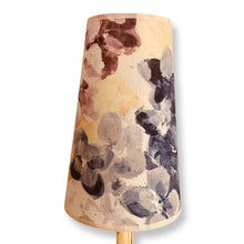 Charger l'image dans la galerie, Abat jours coniques élancés, voile de lin et tissu d'éditeur anglais.