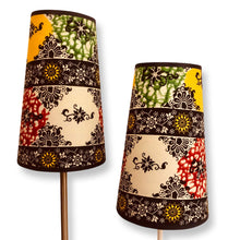 Charger l'image dans la galerie, Abat jours coniques élancés, contrecollés sur des batiks indiens (coton) colorés.