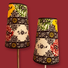 Charger l'image dans la galerie, Abat jours coniques élancés, contrecollés sur des batiks indiens (coton) colorés.