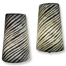 Charger l'image dans la galerie, Abat-jours. Des cônes élancés contrecollés.