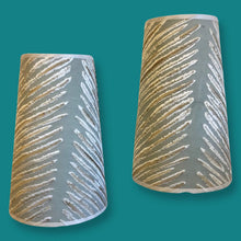 Charger l'image dans la galerie, Abat jours contrecollés sur des tissus dans les tons bleus, lins brodés, coton fleuri