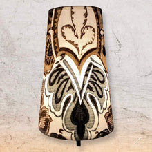 Charger l'image dans la galerie, Abat jours contrecollés sur des tissus dans les tons bleus, lins brodés, coton fleuri