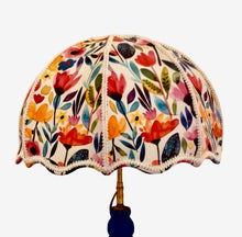 Charger l'image dans la galerie, pagode cousue main, tissu Takoy, fleurs stylisées.