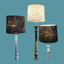 Charger l'image dans la galerie, Abat-jours tambour contrecollés. Batik indonésien. Voile de coton à motifs baroques.