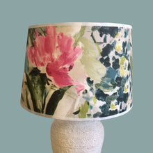 Charger l'image dans la galerie, Abat jour tambour 35 et 30 cms. Tissu floral. Clarke and Clarke.