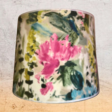 Charger l'image dans la galerie, Abat jour tambour 35 et 30 cms. Tissu floral. Clarke and Clarke.