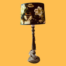 Charger l'image dans la galerie, Abat jour de forme tambour, contrecollé. Coton à motifs animalier (lémurs, singes, perroquets).