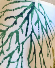 Charger l'image dans la galerie, Abat-jour conique de petite taille. Diamètre 20. Contrecollé. Tissus ambiance marine