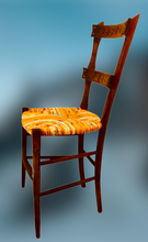 Charger l'image dans la galerie, Chaise originale ancienne paillée. Tons jaunes, curry. Bois naturel. Coté