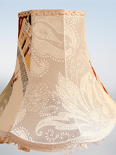 Charger l'image dans la galerie, Abat-jour tulipe à festons bas recouvert d'un tissu anglais sur 2 côtés et de voile de coton sur les autres faces. Cousu à la main, finition par galons et petites franges en lin.