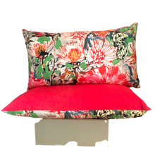 Charger l'image dans la galerie, Coussins tapissier . Tissu Bouquet de Lalie Design. Garnissage plumes de canard et mousse.